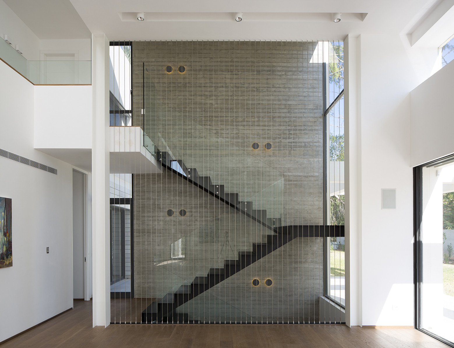 Современные ограждения для лестниц. Перегородка на лестничной клетке. Решетчатая дверь, тамбурная дмр-020. Решетчатые двери в тамбур. Калитка на лестницу.