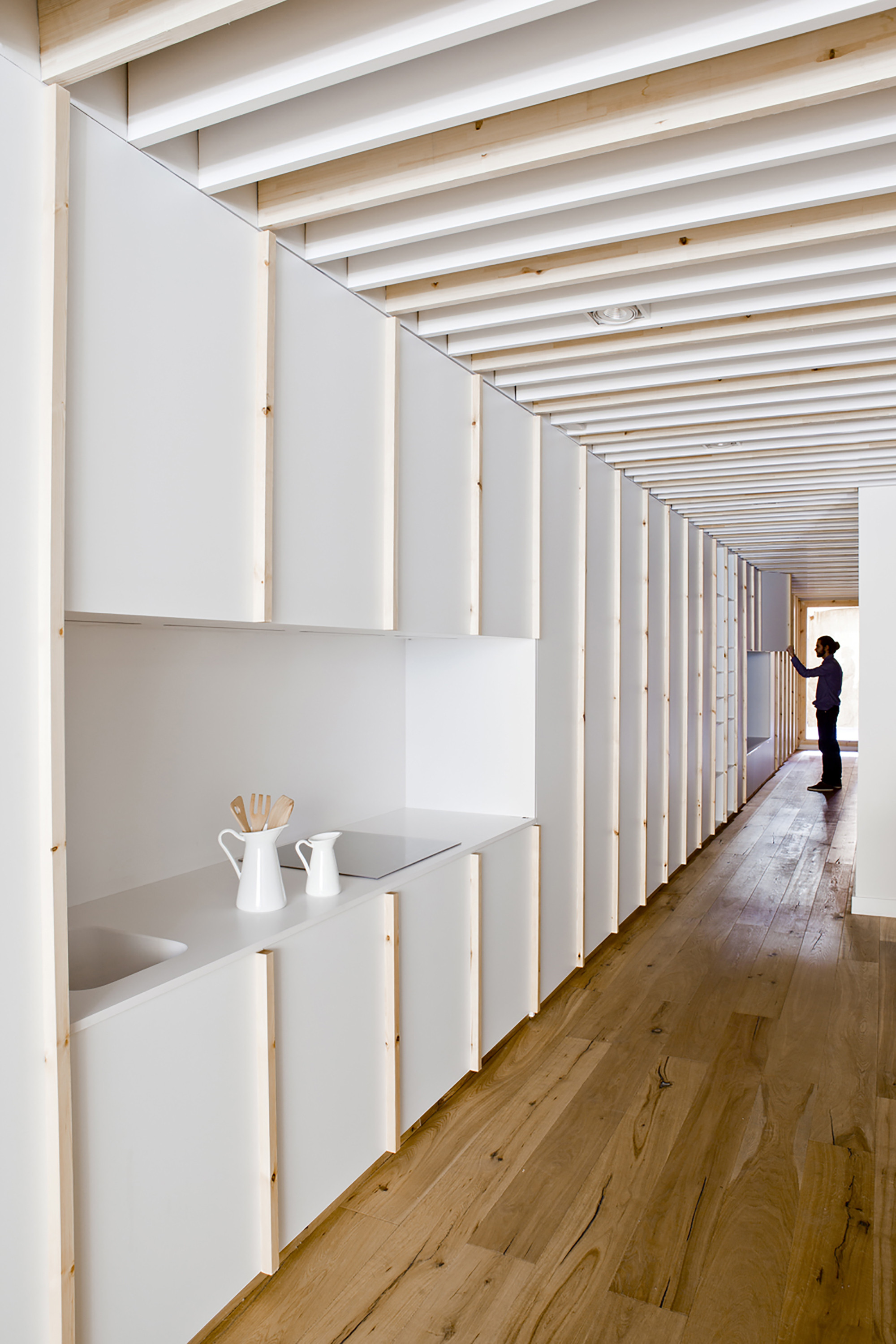 Gallery of OAK Showroom / Anna & Eugeni Bach 4