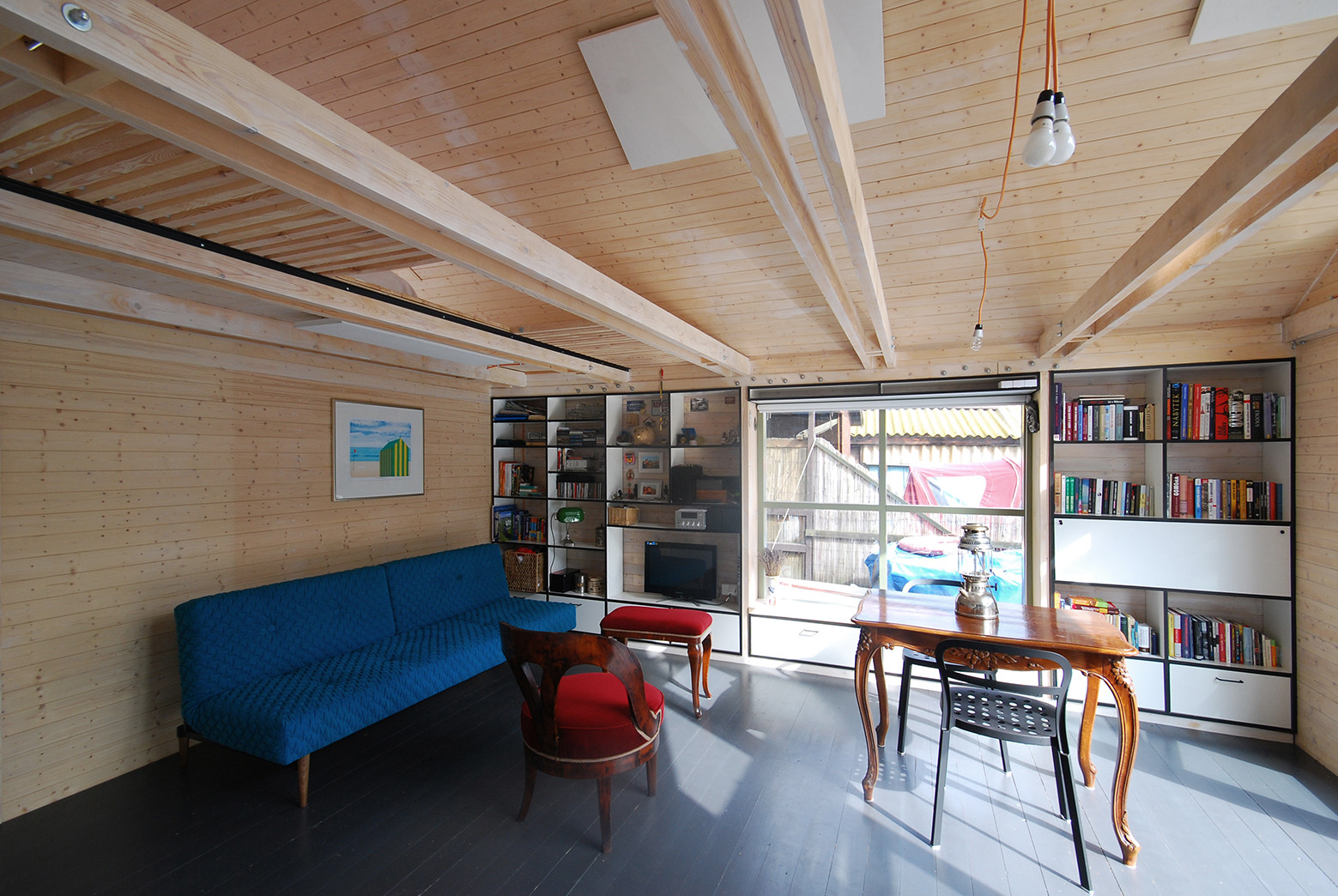 Houseboat / Mjölk Architekti - Table, Shelving, Beam