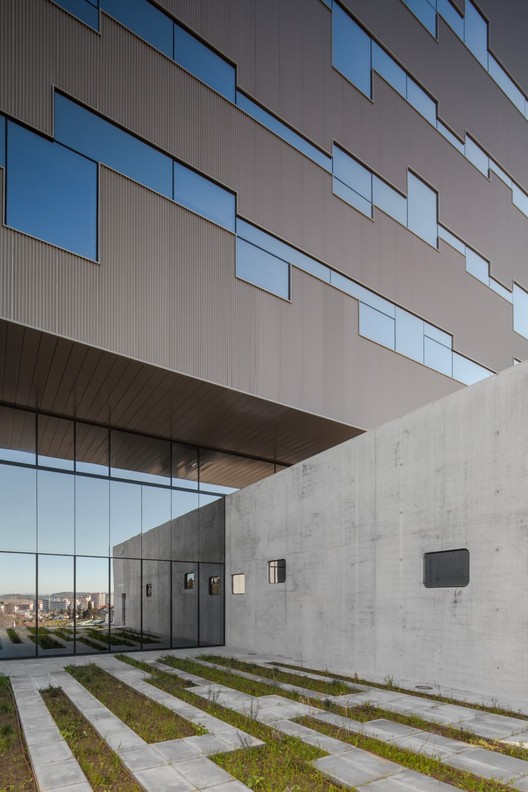 Private Hospital Terra Quente / Pitagoras Group Private Hospital Terra Quente / Pitagoras Group - Facade, Windows
