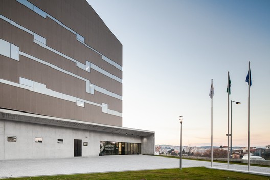 Private Hospital Terra Quente / Pitagoras Group Private Hospital Terra Quente / Pitagoras Group - Facade