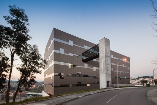 Private Hospital Terra Quente / Pitagoras Group Private Hospital Terra Quente / Pitagoras Group - Windows, Facade