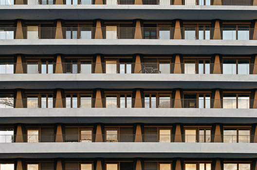 Edificios: Cuerpos salientes - Imagen 3 de 7