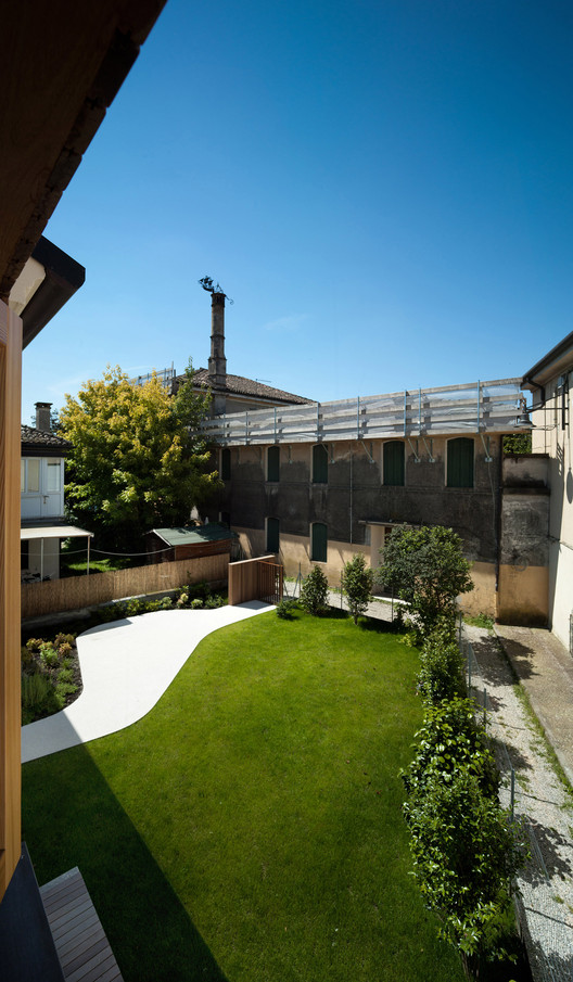 Casa Fiera / Massimo Galeotti Architetto - Facade, Garden, Courtyard