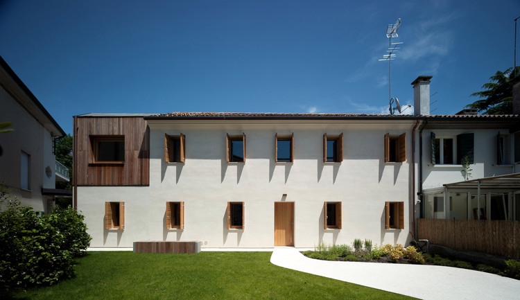 Casa Fiera / Massimo Galeotti Architetto - Extension, Courtyard, Facade, Door