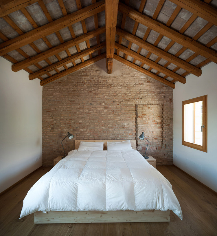 Casa Fiera / Massimo Galeotti Architetto - Windows, Wood, Beam, Bed, Bedroom