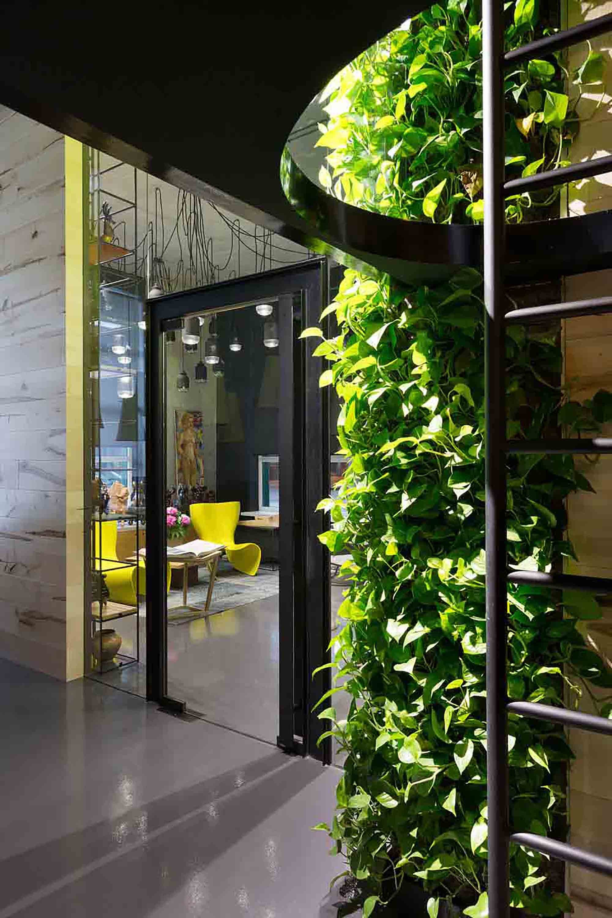 Gallery of Sergey Makhno Office and Showroom / Illya Tovstonog + Sergey ...