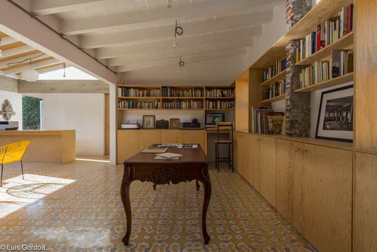 Leyva 506 / APT arquitectura para todos - Table, Shelving, Chair, Beam