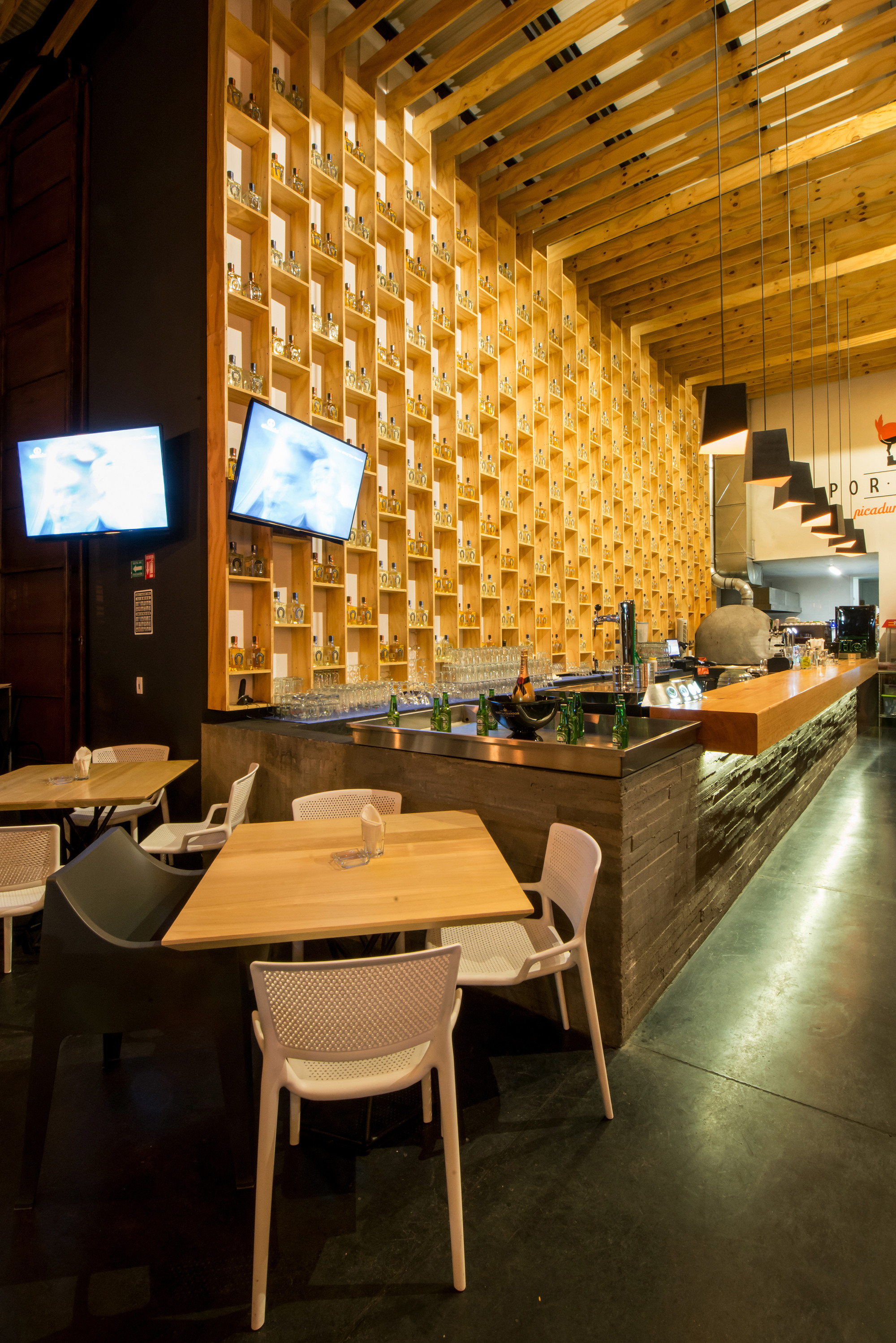 Galería de BAR LC / Eklemes Rivial Arquitectura + JAA + Morari ...