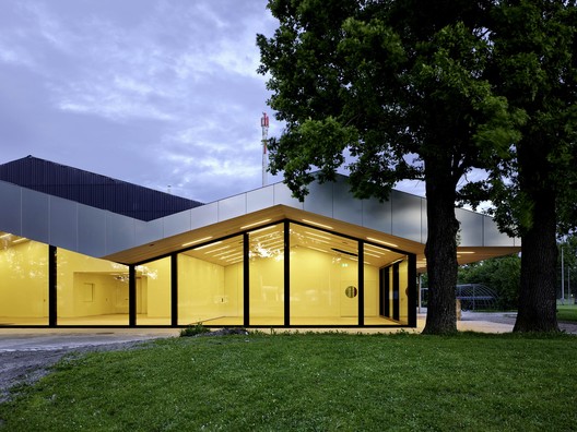 Front Building of Chliriethalle / Frei + Saarinen Architekten - Door, Facade