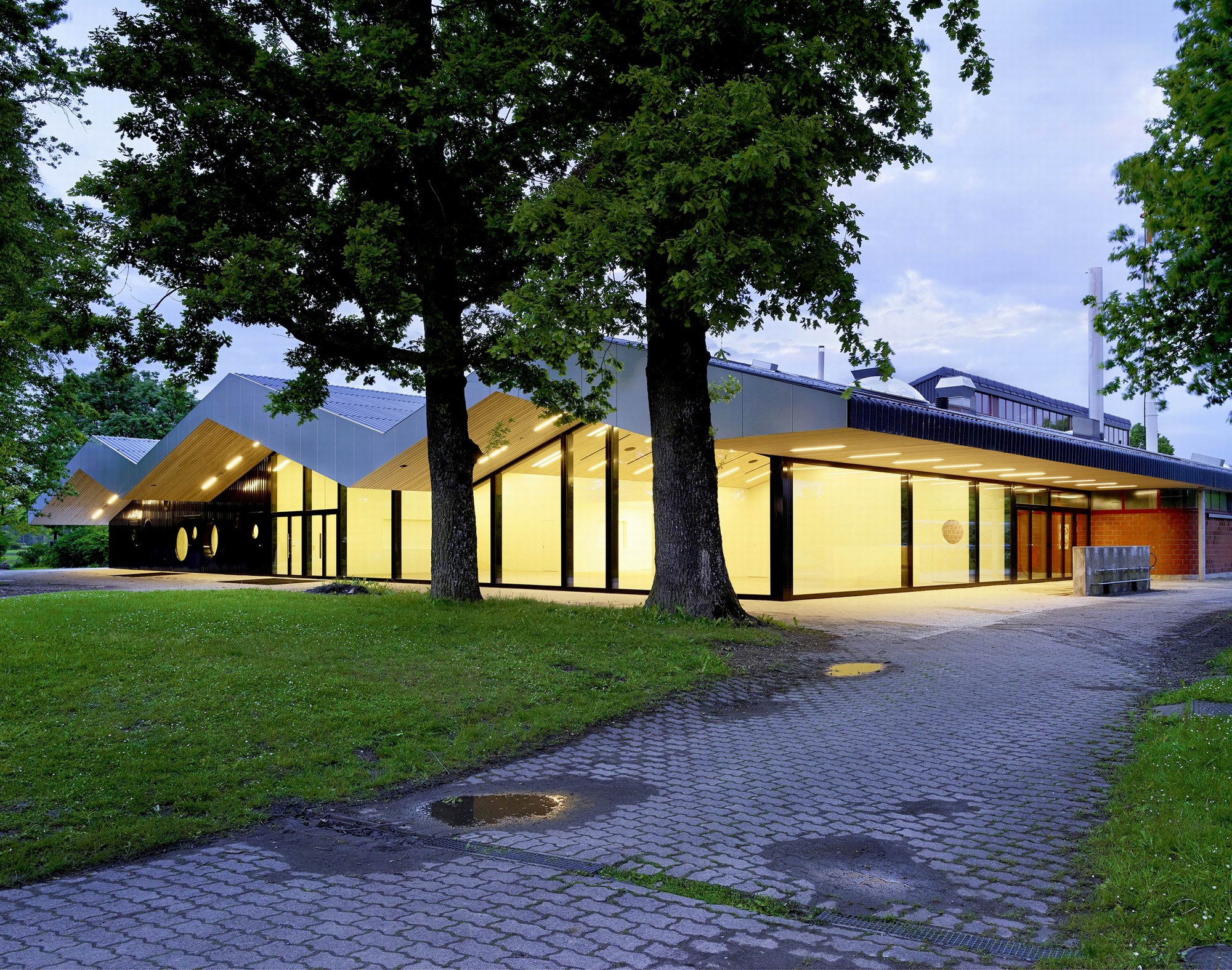 Front Building of Chliriethalle / Frei + Saarinen Architekten - Facade