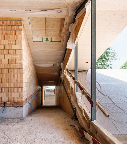 Front Building of Chliriethalle / Frei + Saarinen Architekten - Windows, Beam