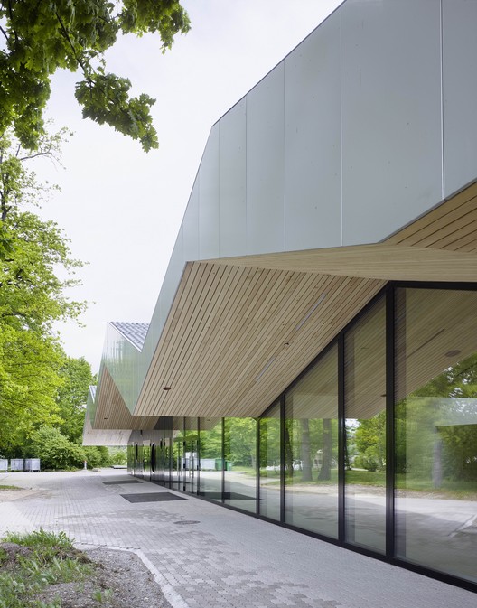 Front Building of Chliriethalle / Frei + Saarinen Architekten - Facade