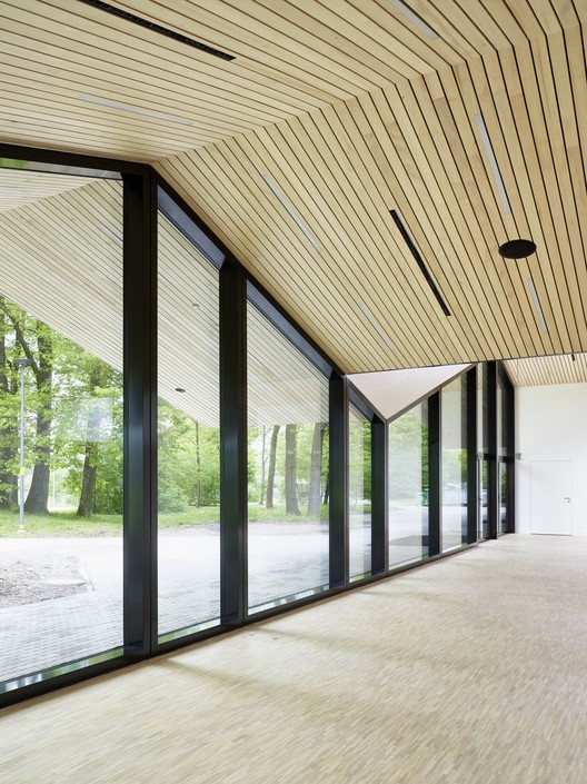 Front Building of Chliriethalle / Frei + Saarinen Architekten - Windows, Facade, Beam