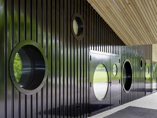 Front Building of Chliriethalle / Frei + Saarinen Architekten - Steel