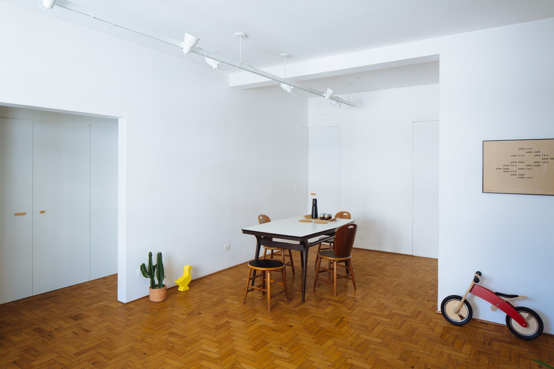 Subtle Modernization of 1950´s Apartment in São Paulo / 23SUL Arquitetura, © Pedro Kok