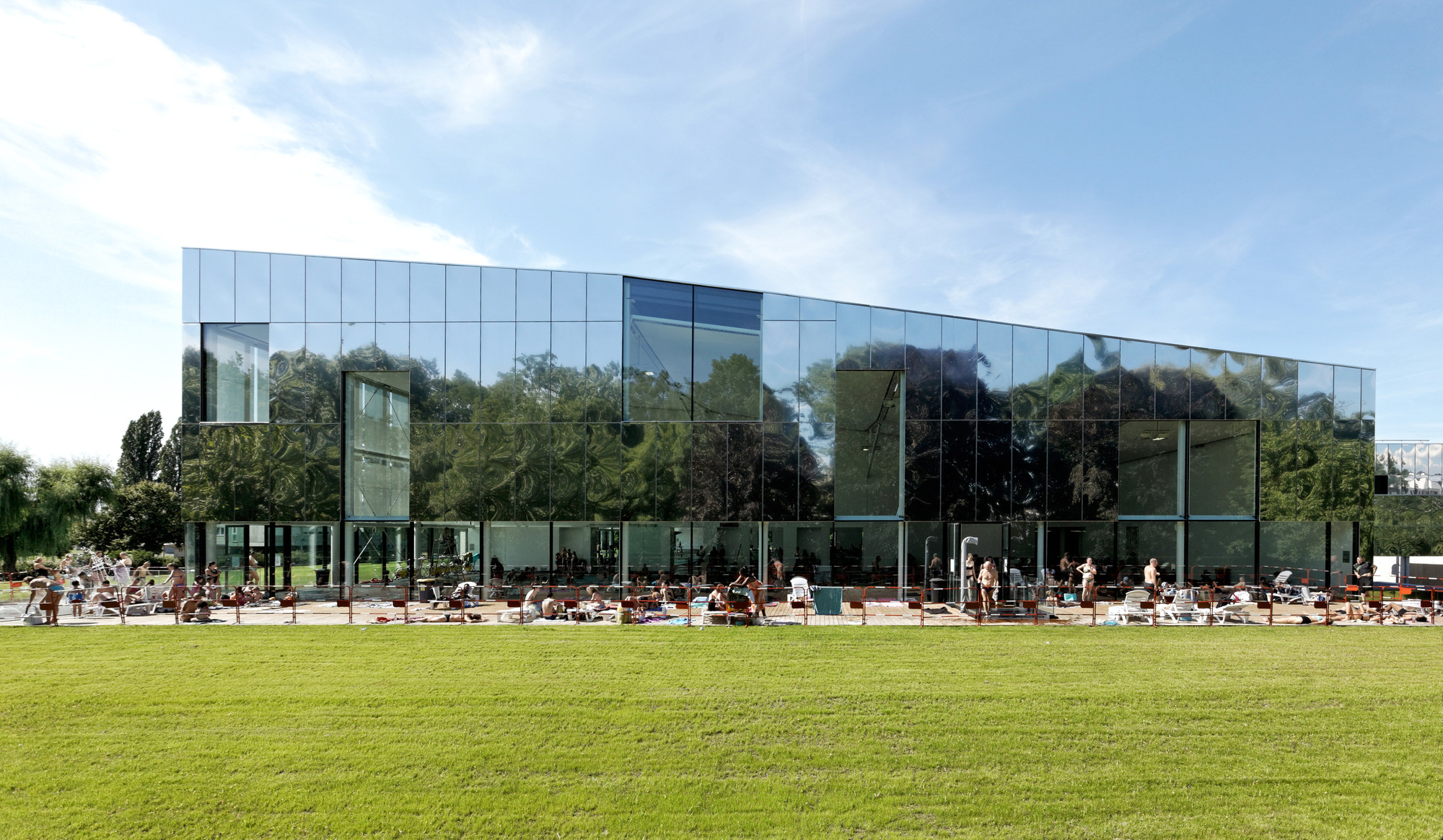 Swimming Pool Kibitzenau / Dietmar Feichtinger Architectes, © David Boureau