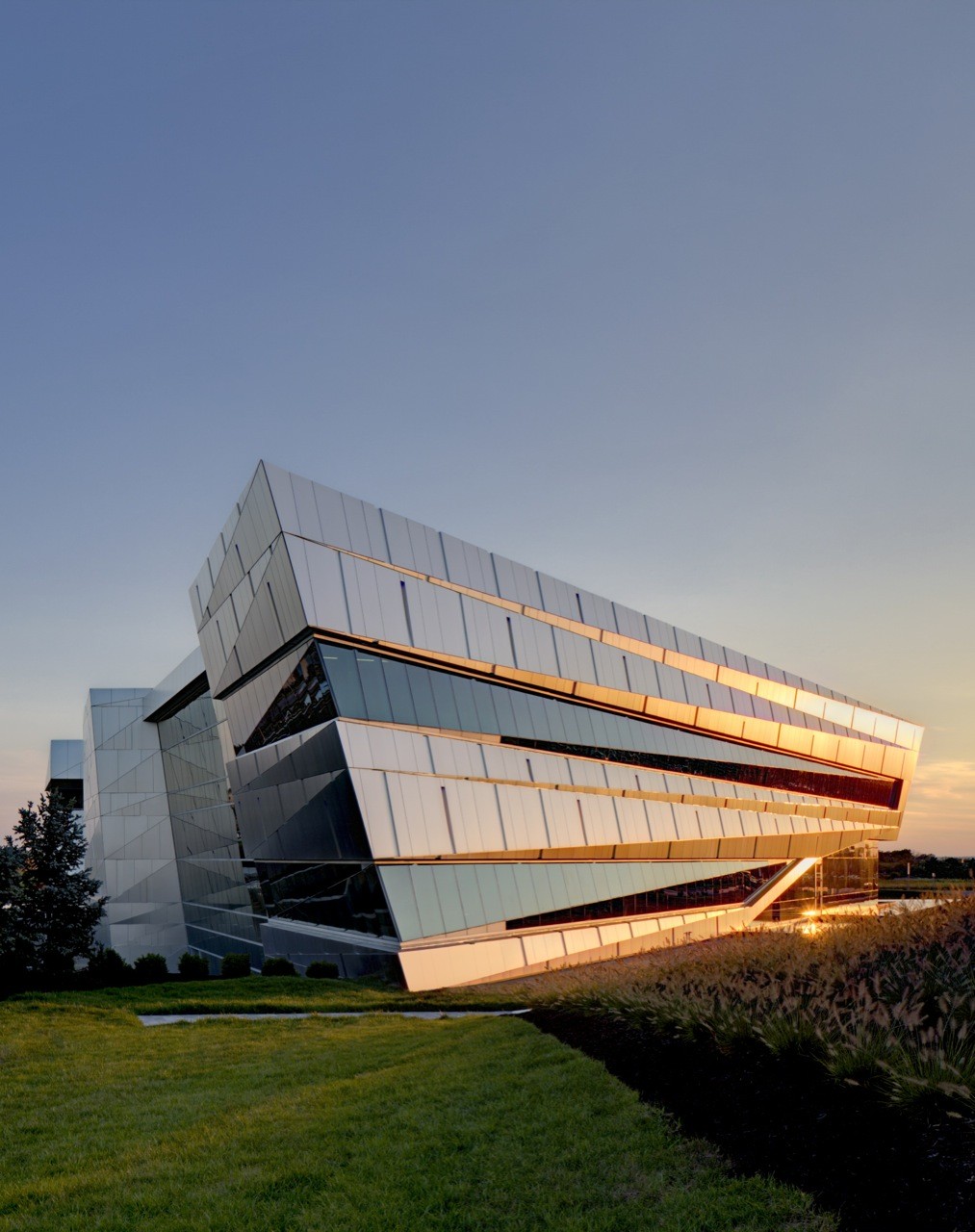 Gallery of Corporate Headquarters / Moody Nolan 9