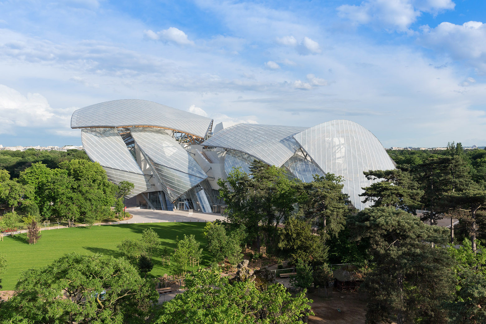 museum interior louis vuitton foundation