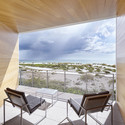 Casa Seagrape / Traction Architecture - Casas