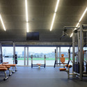 Gimnasio UDC Bajo Gradas / GLF Arquitectos - Gimnasio, Bancas