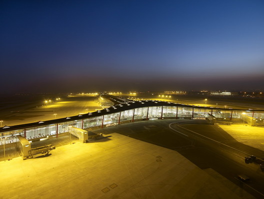 Norman Fosters Interview With The European: “Architecture Is The Expression Of Values” by Beijing Airport / Foster + Partners. Image © Foster + Partners Source Image from archdaily.com