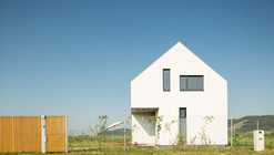 omHOUSE / INSERT studio