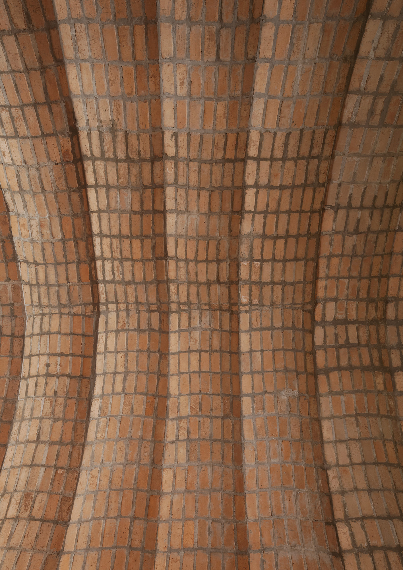 Catenarius: uma abóbada experimental de tijolos de solo-cimento  - Imagem 18 de 26