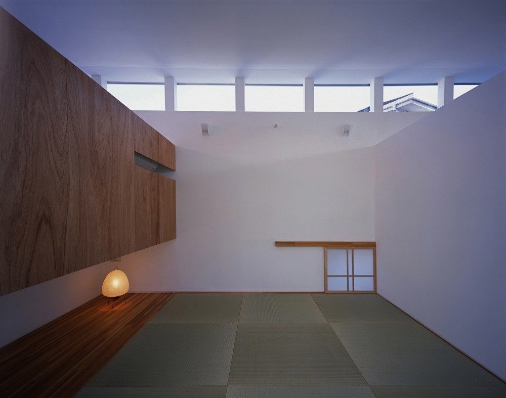 © Mitsumasa Fujitsuka