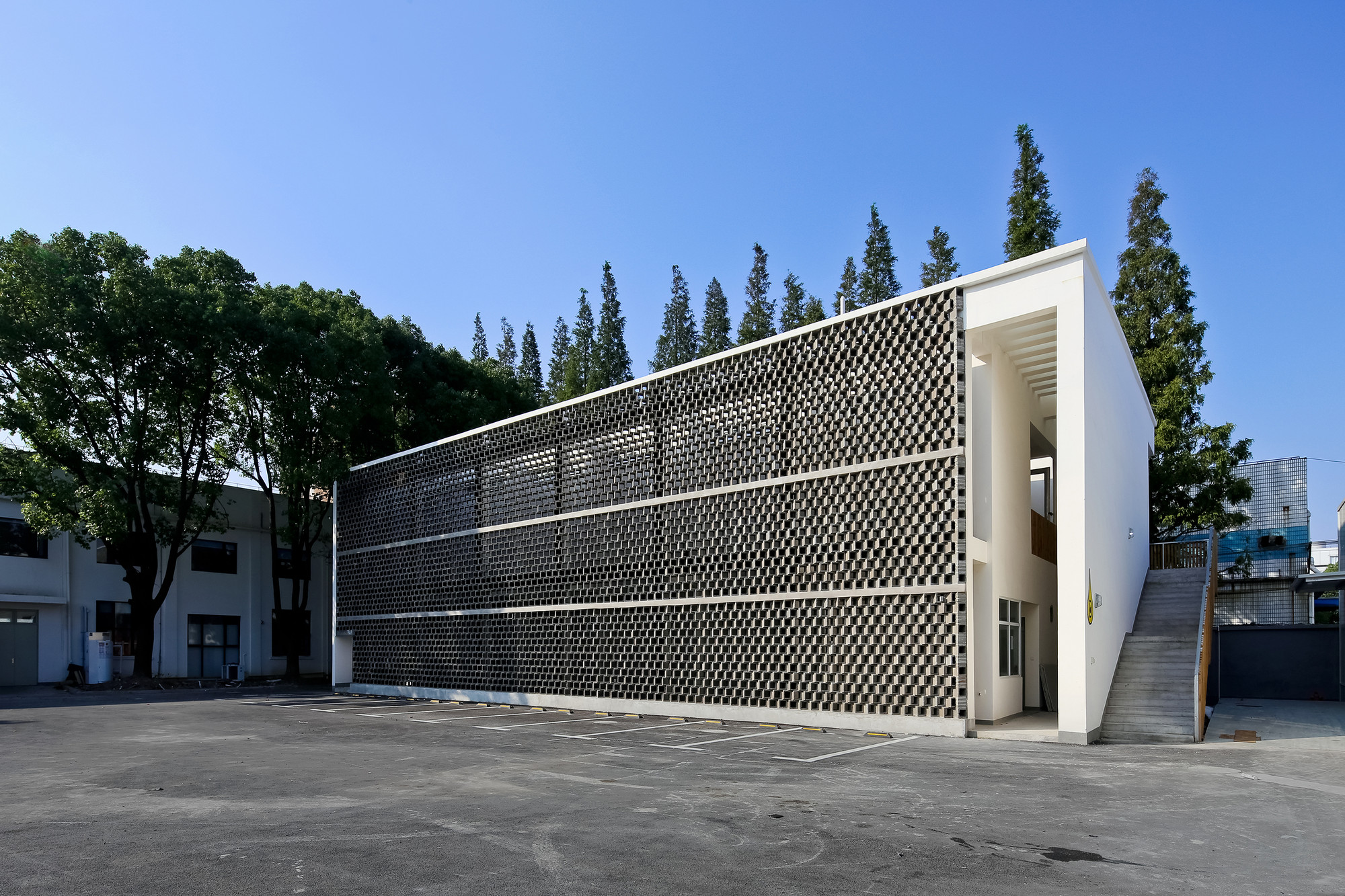 Baños de estudiantes / Wuyang Architecture, © SU Shengliang
