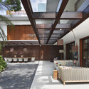 Tempo House / Gisele Taranto Arquitetura - Renovation, Patio, Beam, Facade, Lighting, Table