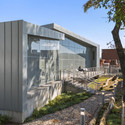 Mariner Harbor Branch Library / A*PT ARCHITECTURE - Windows, Facade