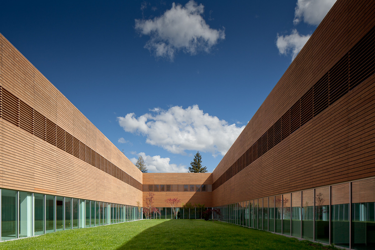 José Campos, um olhar maduro para a arquitetura do Porto, Hospital em Guarda por Aripa Architects. Image © José Campos