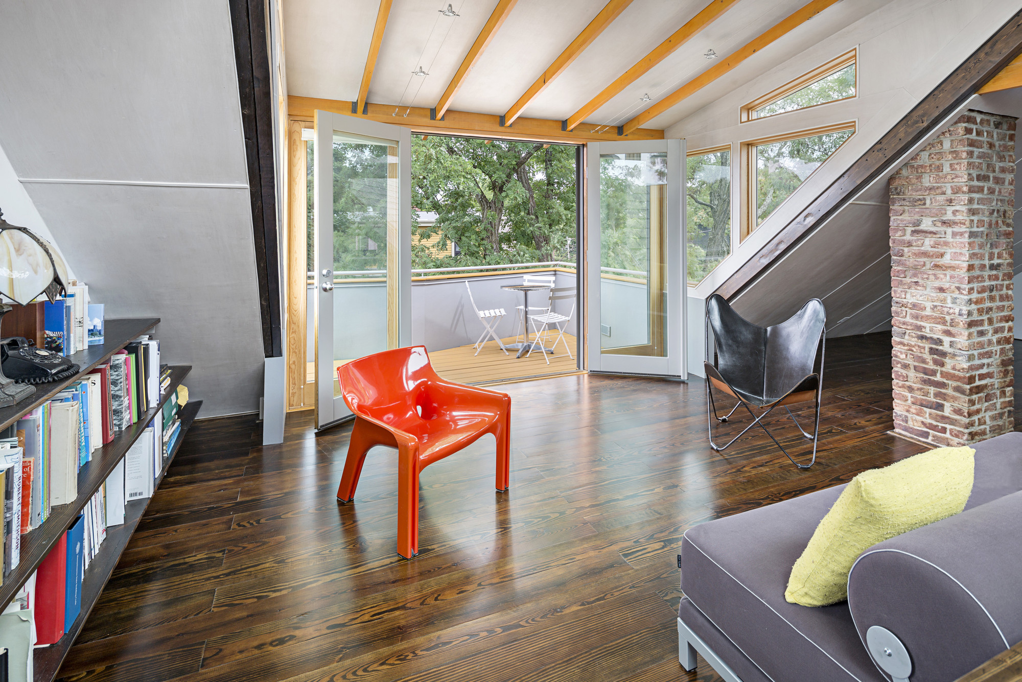 View of Gallery of House Renovation in Boston / Intadesign - 9