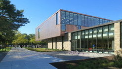 Rhode Island College Art Center / Schwartz/Silver Architects