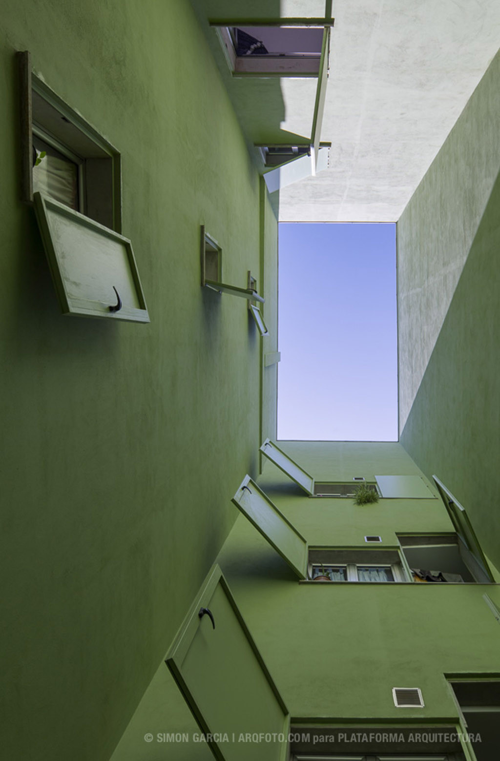 8 Casas Inscritas e 3 Pátios / Romera y Ruiz Arquitectos - Imagem 17 de 26
