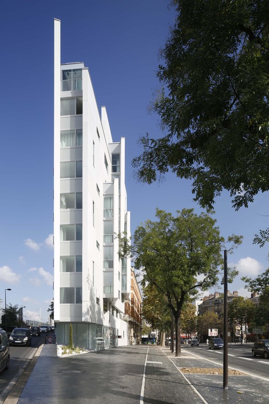 65 Rooms for Student Housing / Jacques Ripault Architecture - Facade