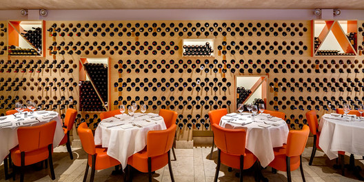 Altesi Ristorante / ARQMOV Workshop - Mesas, Sillas, Ventanas