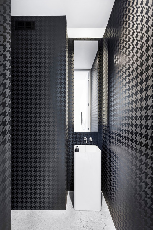 Holy Cross House / Thomas Balaban Architect - Image 2 of 20