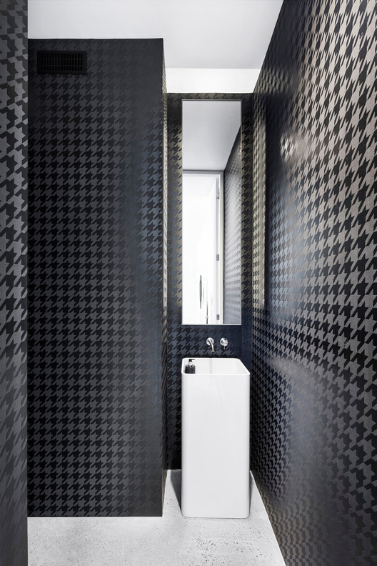 Holy Cross House / Thomas Balaban Architect - Bathroom