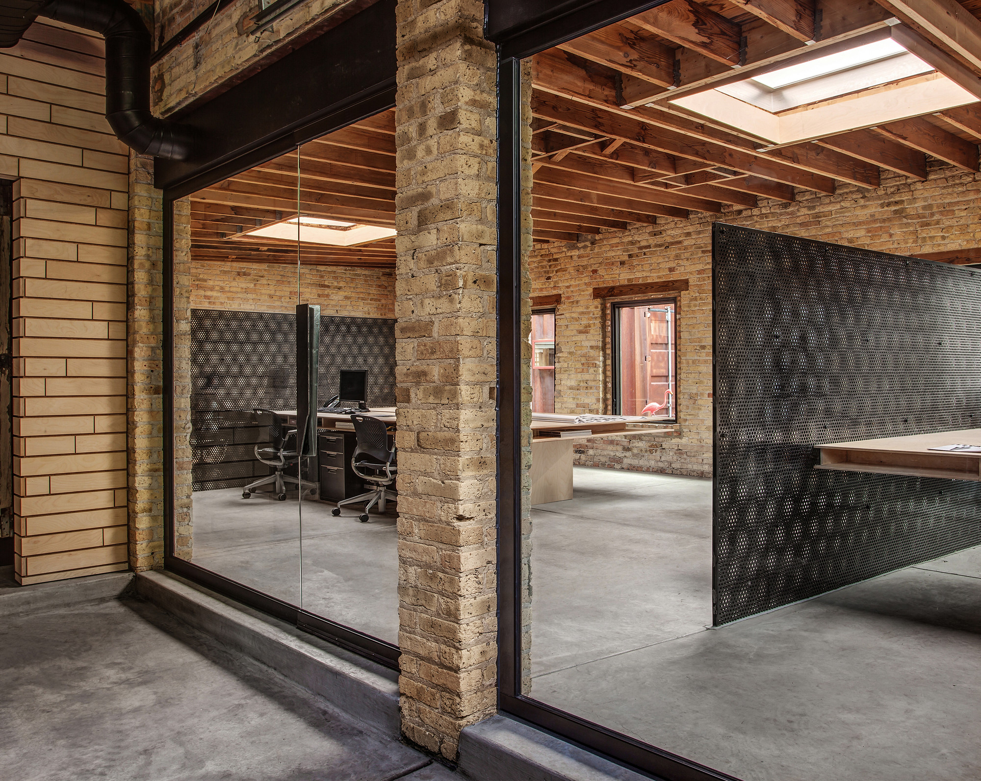 Ranquist Development Group Office / Vladimir Radutny Architects  - Beam, Brick