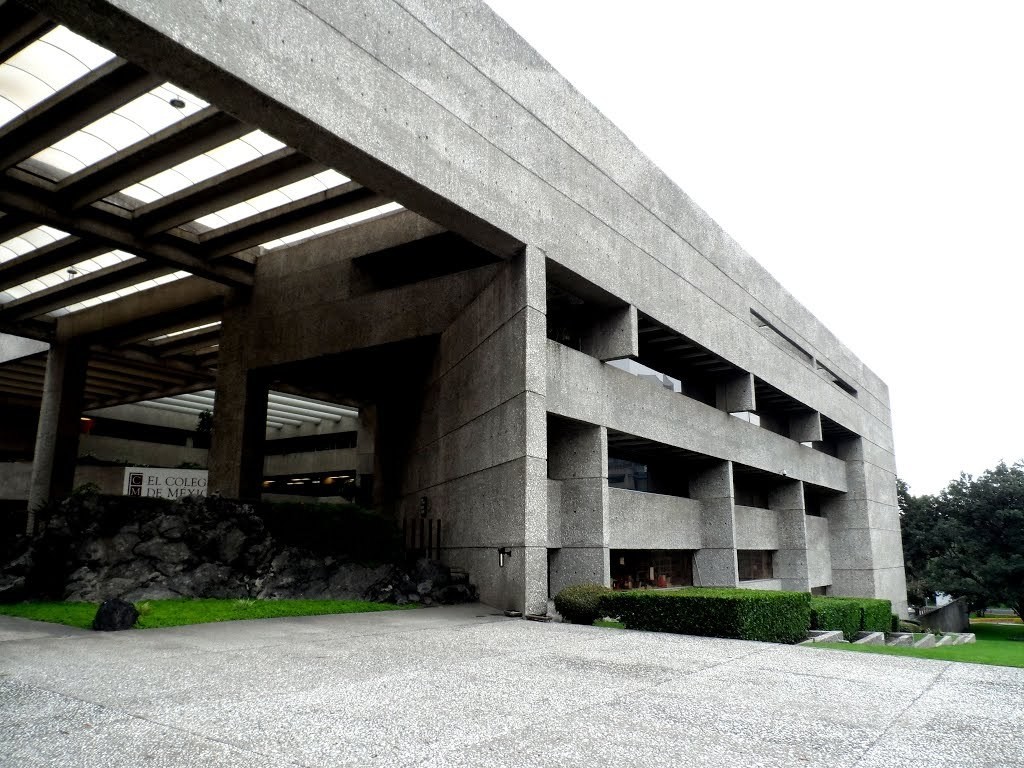 Colegio de México, Teodoro Gónzalez de León y Abraham Zabludovsky . Image Cortesía de Usuario RNLatvian de Panoramio