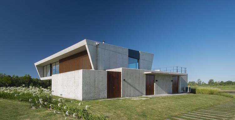 Yacht Clubhouse  / Estudio Ramos - Facade