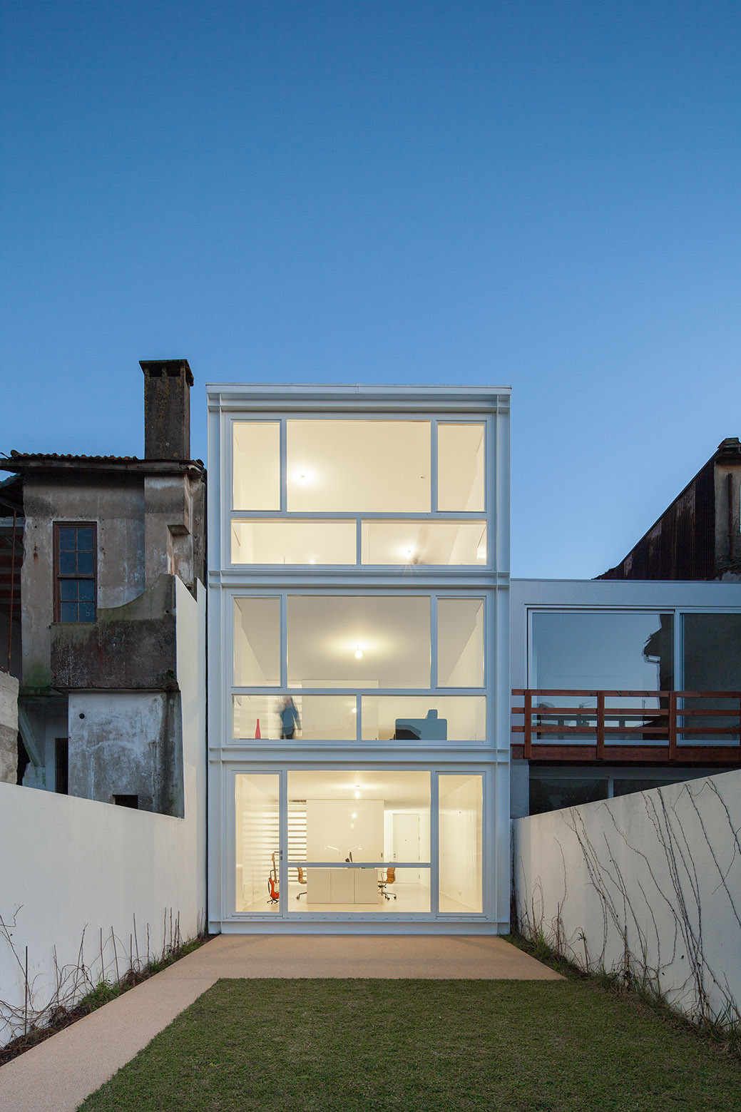 Casa na Rua do Lindo Vale / Ana Cláudia Monteiro + Vítor Oliveira  - Imagem 7 de 27
