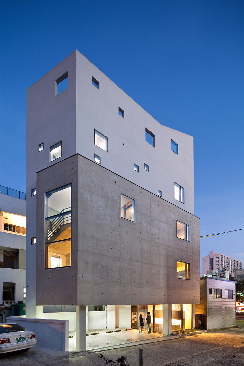 Gallery of O+A Building / Architects Group RAUM - 13