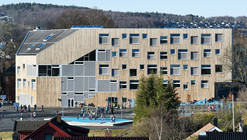 Escola Primária e Centro Familiar Mesterfjellet  / CEBRA