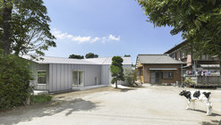 Casa para productores de leche / Osamu Tsukihashi + Architects Teehouse