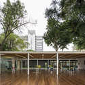 Eco Commercial Building / LoebCapote Arquitetura e Urbanismo  - Institutional Buildings, Facade