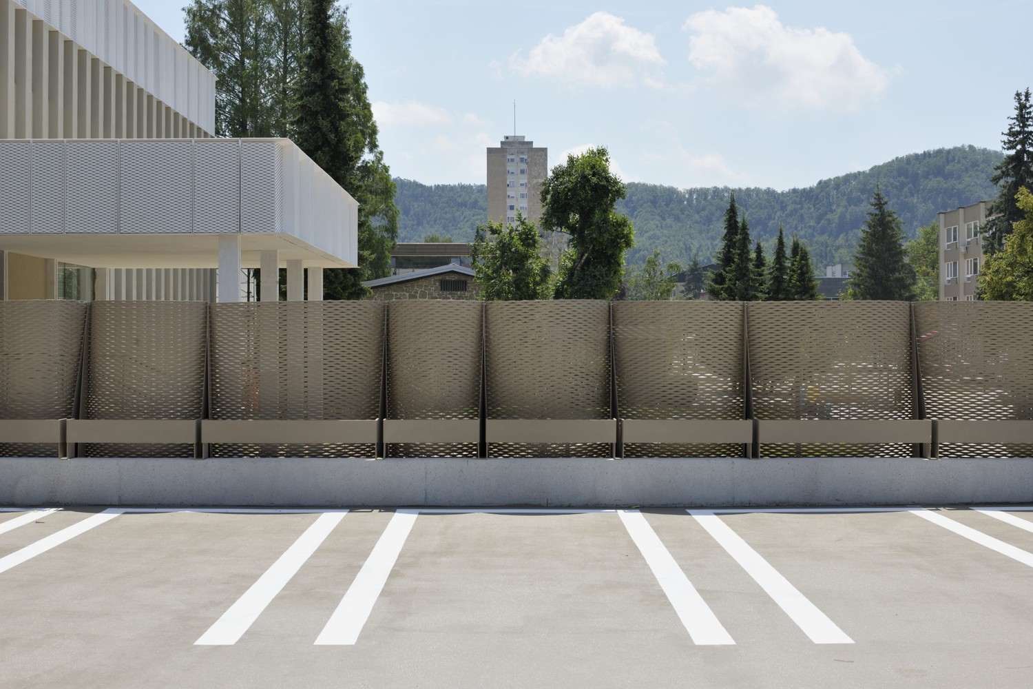 Estacionamento Velenje / ENOTA - Imagem 32 de 38