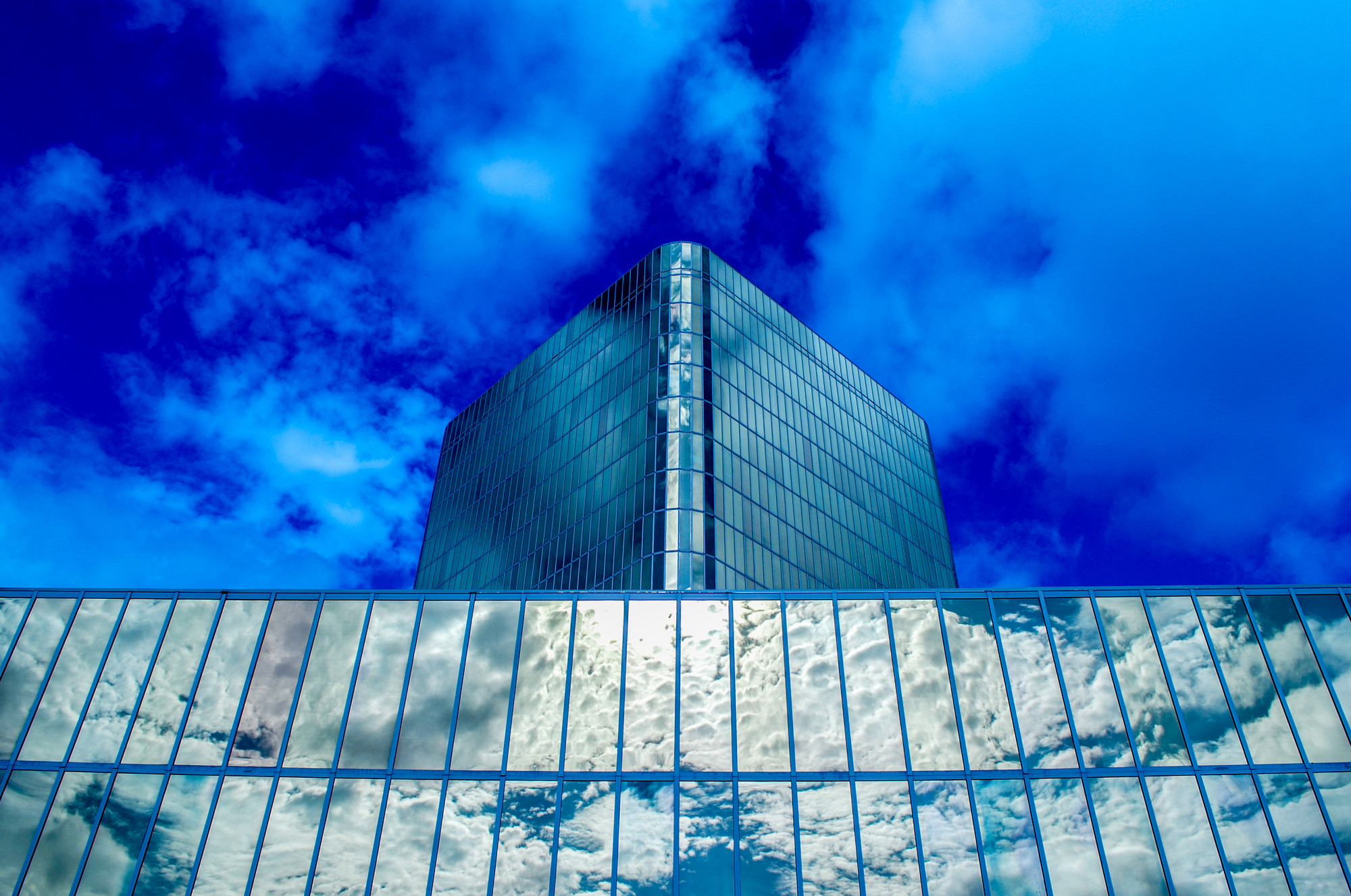 Estudo fotográfico de fachadas "adimensionais", por Nikola Olic - Imagem 6 de 15